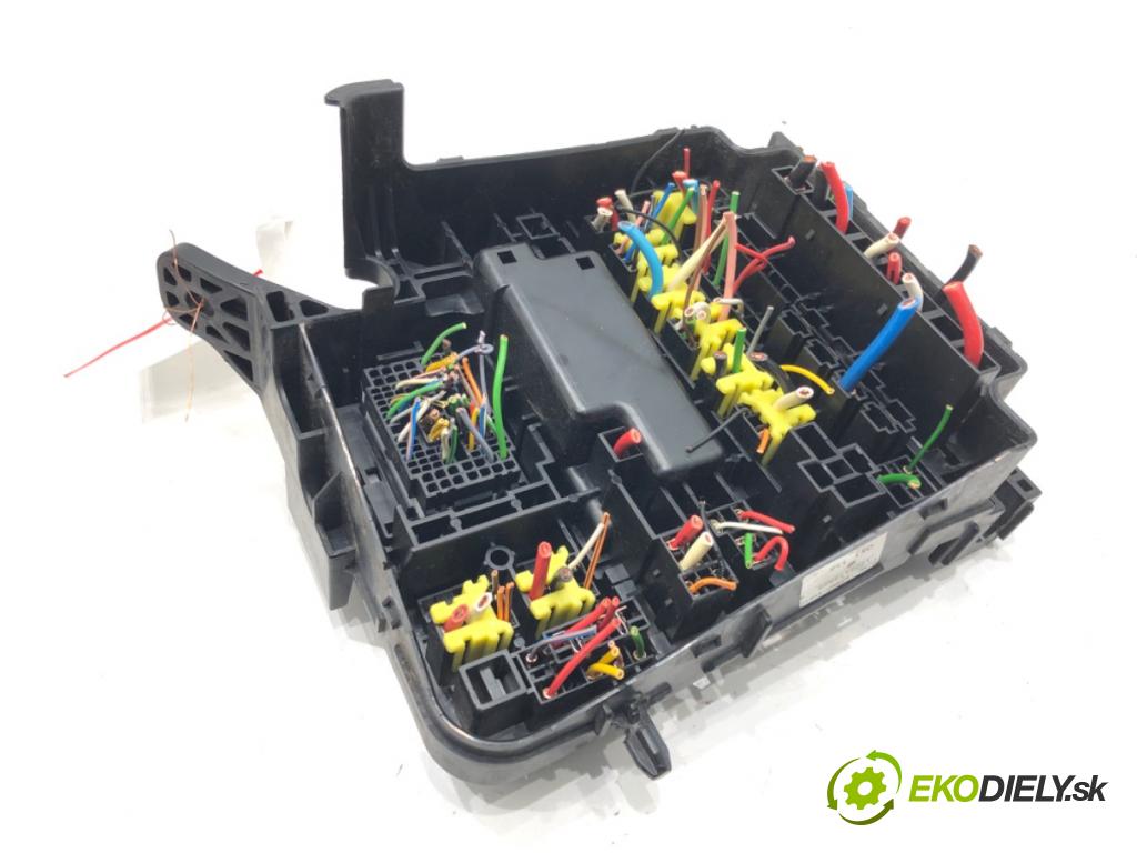 HYUNDAI i30 Kombi Van (GDE, GD) 2012 - 2022    1.6 GDI 99 kW [135 KM] benzyna 2015 - 2022  skříňka poistková 91205-A6505 (Pojistkové skříňky)