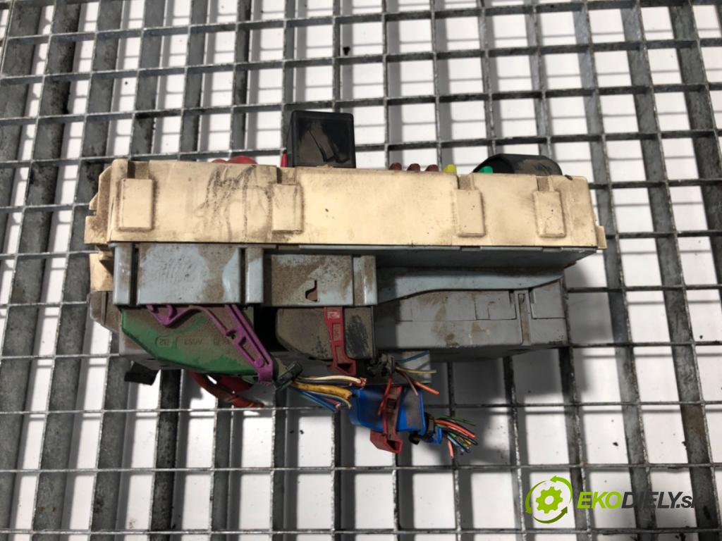 PEUGEOT BOXER Autobus (244, Z_) 2001 - 2022    2.2 HDi 74 kW [101 KM] olej napędowy 2002 - 2022  skříňka poistková  (Pojistkové skříňky)