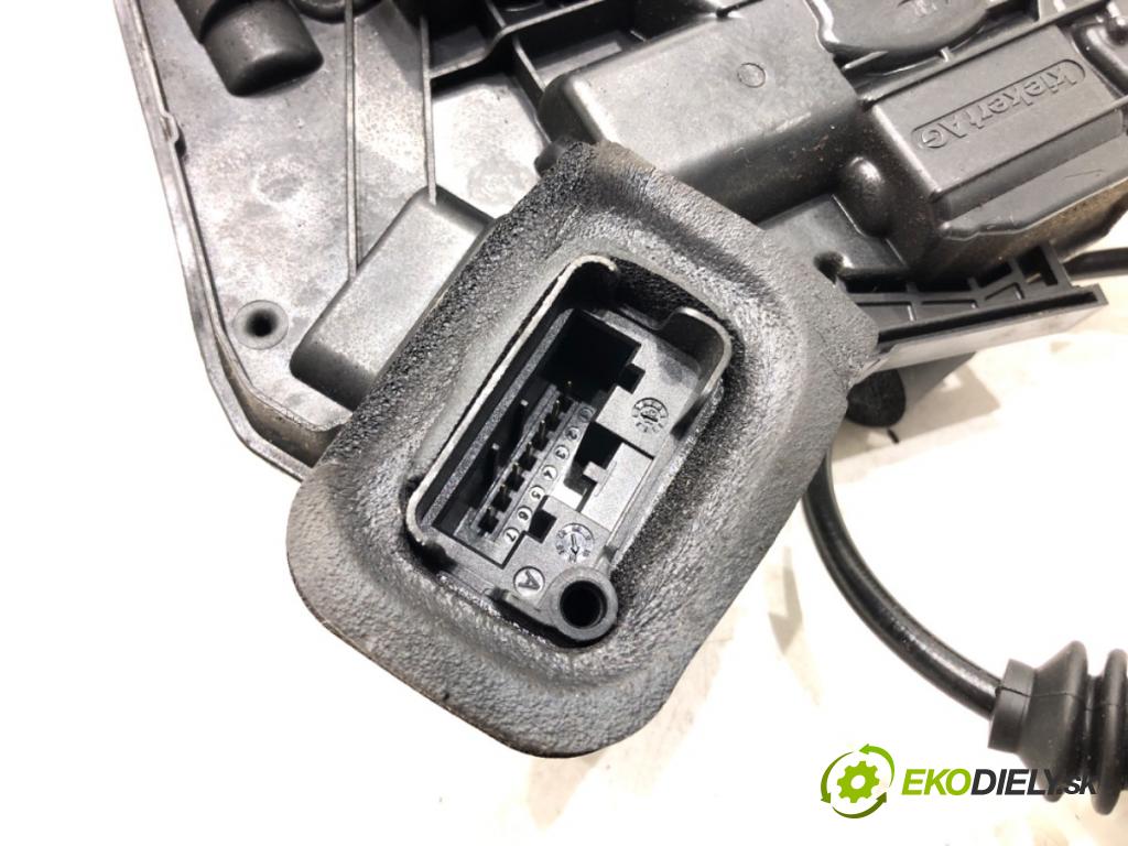 SKODA RAPID (NH3, NK3, NK6) 2012 - 2022    1.6 TDI 66 kW [90 KM] olej napędowy 2013 - 2015  zámok dveře pravý zadní část 5E0839016