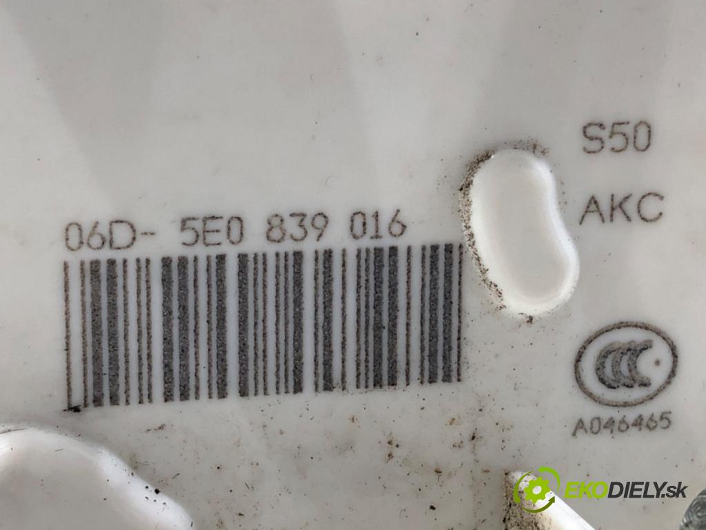 SKODA RAPID (NH3, NK3, NK6) 2012 - 2022    1.6 TDI 66 kW [90 KM] olej napędowy 2013 - 2015  zámok dveře pravý zadní část 5E0839016