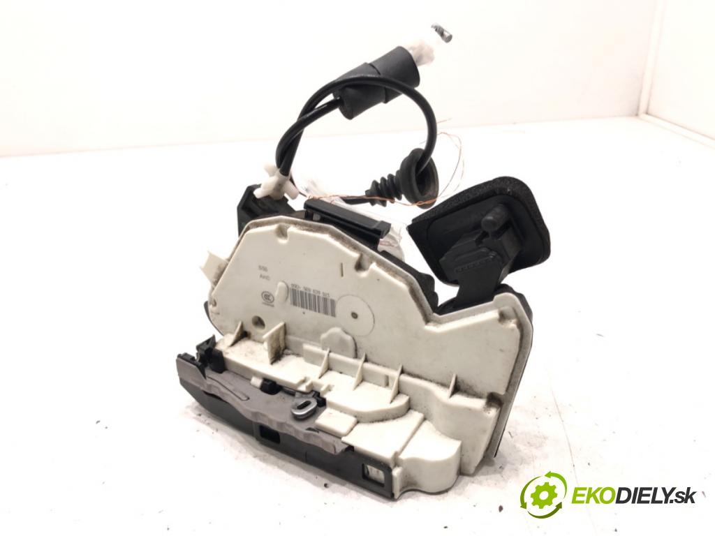 SKODA RAPID (NH3, NK3, NK6) 2012 - 2022    1.6 TDI 66 kW [90 KM] olej napędowy 2013 - 2015  zámok dveře levý zadní část 5E0839015