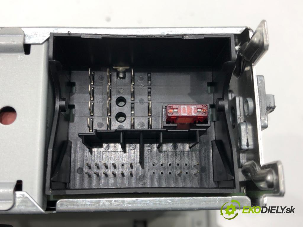 SKODA RAPID (NH3, NK3, NK6) 2012 - 2022    1.6 TDI 66 kW [90 KM] olej napędowy 2013 - 2015  RADIO 5J0035152C (Audio zariadenia)