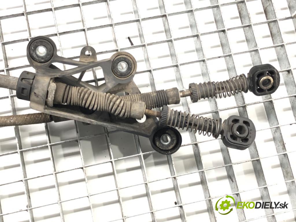 SKODA RAPID (NH3, NK3, NK6) 2012 - 2022    1.6 TDI 66 kW [90 KM] olej napędowy 2013 - 2015  Kulisa 5JA711049A (Rýchlostné páky / kulisy)