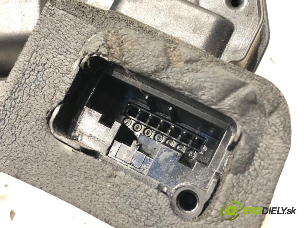 SKODA RAPID (NH3, NK3, NK6) 2012 - 2022    1.6 TDI 66 kW [90 KM] olej napędowy 2013 - 2015  zámok dveře levý přední část 5E1837015