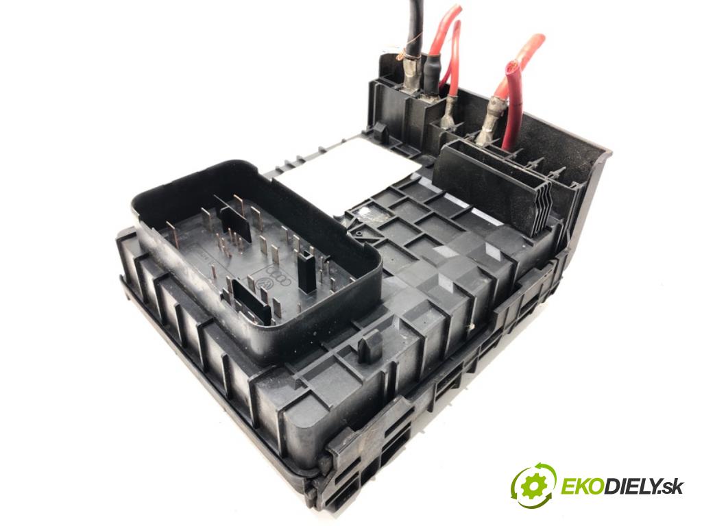 VW TOURAN (1T1, 1T2) 2003 - 2010    2.0 TDI 103 kW [140 KM] olej napędowy 2005 - 2010  skříňka poistková 1K0937132F (Pojistkové skříňky)