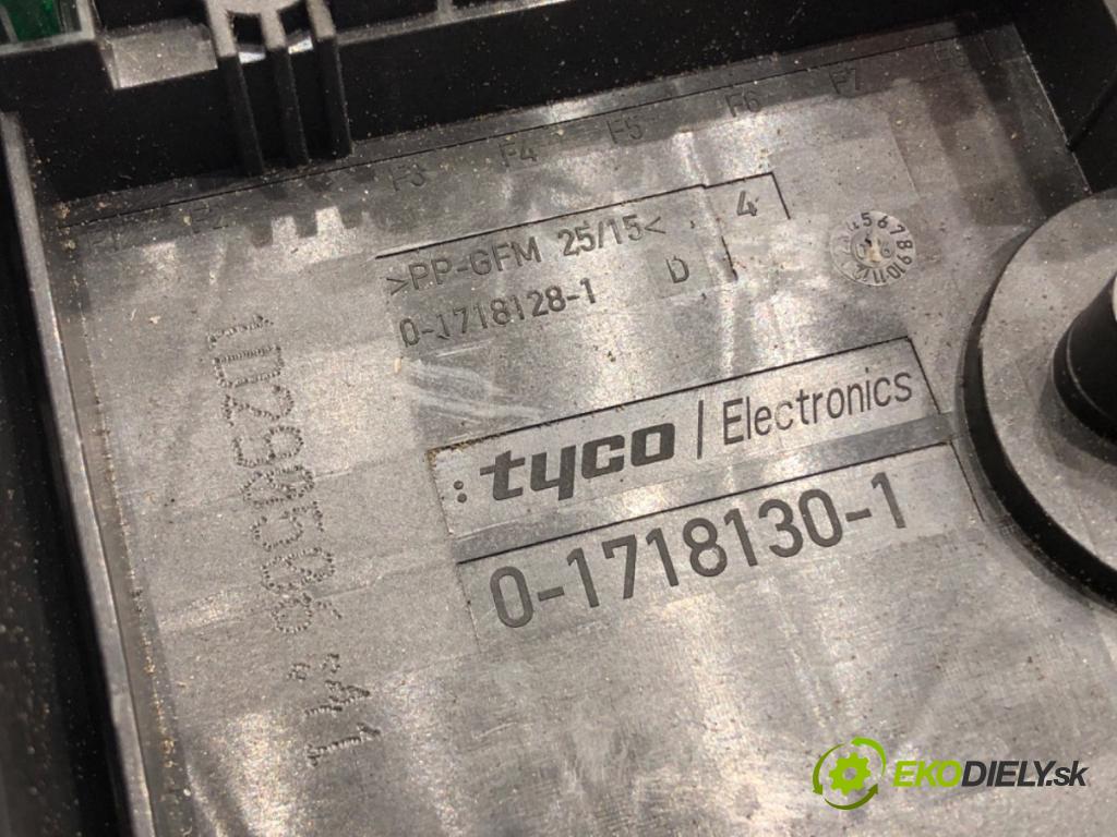 VW TOURAN (1T1, 1T2) 2003 - 2010    2.0 TDI 103 kW [140 KM] olej napędowy 2005 - 2010  skříňka poistková 1K0937132F (Pojistkové skříňky)