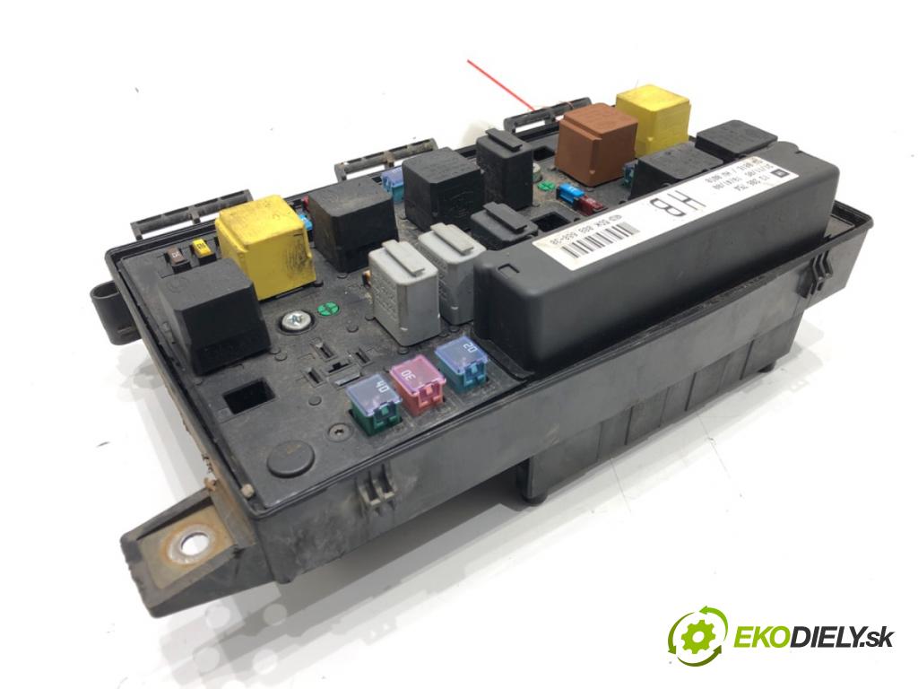 OPEL ZAFIRA B Nadwozie pełne/minivan (A05) 2005 - 2015    1.9 CDTI VAN (M75) 88 kW [120 KM] olej napędowy 2005 - 2015  skříňka poistková 13206754HB (Pojistkové skříňky)