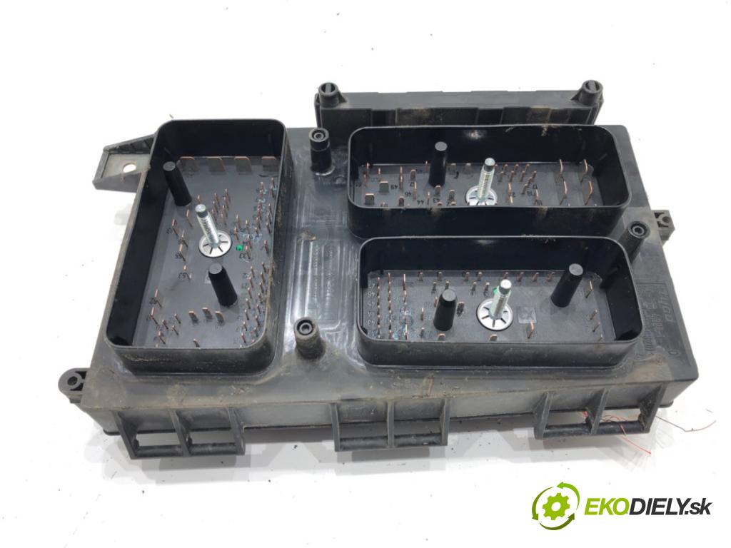 OPEL ZAFIRA B Nadwozie pełne/minivan (A05) 2005 - 2015    1.9 CDTI VAN (M75) 88 kW [120 KM] olej napędowy 2005 - 2015  skříňka poistková 13206754HB (Pojistkové skříňky)