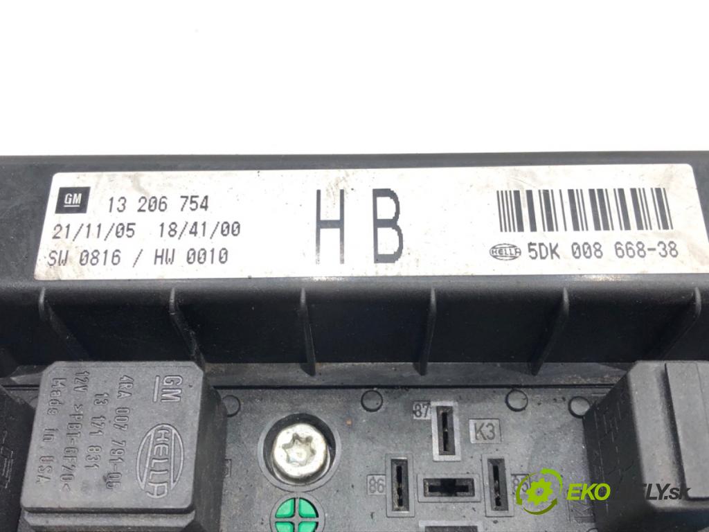 OPEL ZAFIRA B Nadwozie pełne/minivan (A05) 2005 - 2015    1.9 CDTI VAN (M75) 88 kW [120 KM] olej napędowy 2005 - 2015  skříňka poistková 13206754HB (Pojistkové skříňky)