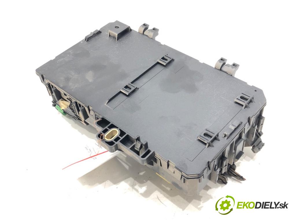 OPEL ZAFIRA B Nadwozie pełne/minivan (A05) 2005 - 2015    1.9 CDTI VAN (M75) 88 kW [120 KM] olej napędowy 2005 - 2015  modul BSI 13206759 (Pojistkové skříňky)