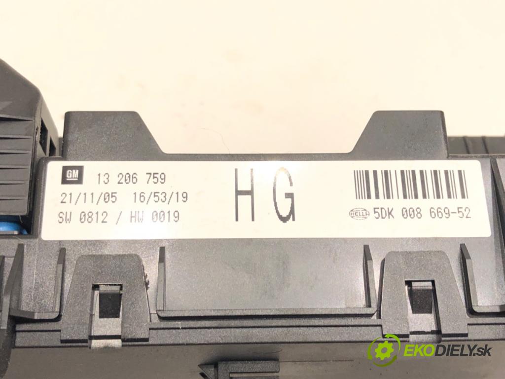 OPEL ZAFIRA B Nadwozie pełne/minivan (A05) 2005 - 2015    1.9 CDTI VAN (M75) 88 kW [120 KM] olej napędowy 2005 - 2015  modul BSI 13206759 (Pojistkové skříňky)