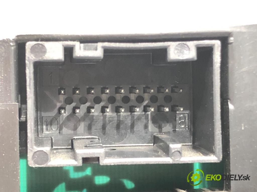 FIAT QUBO (225_) 2008 - 2022    1.4 (225AXA1A) 54 kW [73 KM] benzyna 2008 - 2022  Prístrojovka 1359738080 (Prístrojové dosky, displeje)