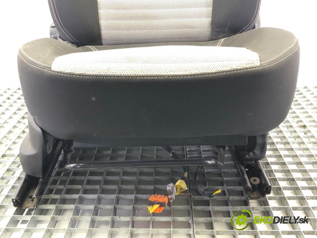 FIAT QUBO (225_) 2008 - 2022    1.4 (225AXA1A) 54 kW [73 KM] benzyna 2008 - 2022  Sedadlo pravy predný