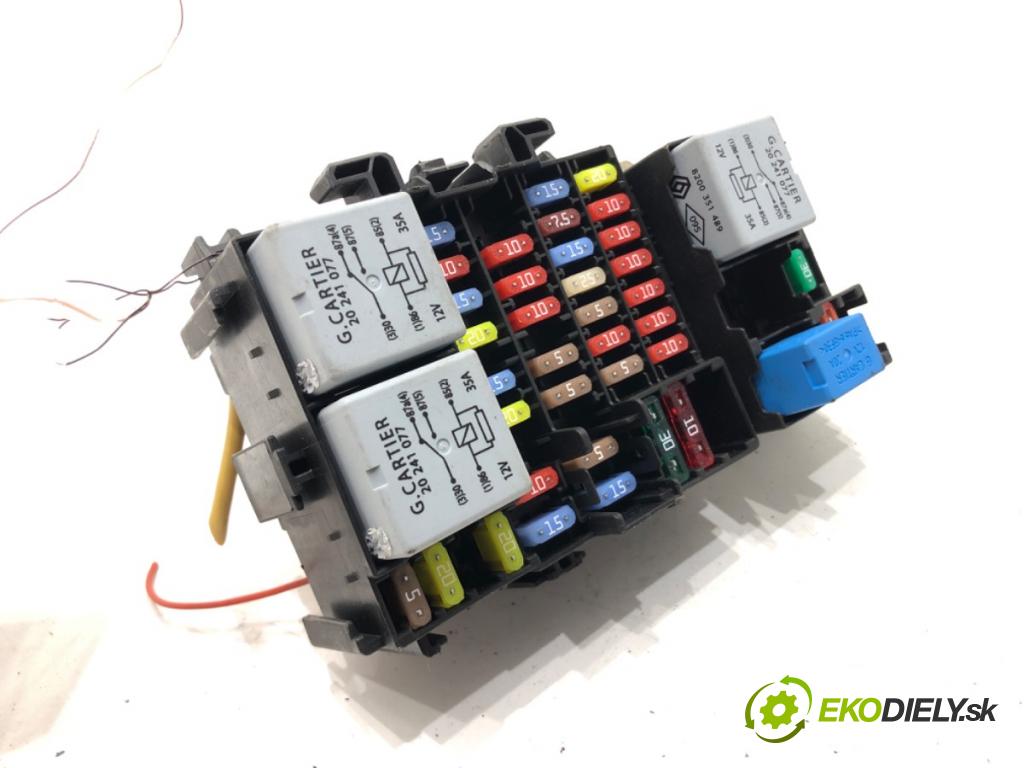 RENAULT CLIO IV (BH_) 2012 - 2022    1.2 16V 54 kW [73 KM] benzyna 2012 - 2022  skříňka poistková 240180146S (Pojistkové skříňky)