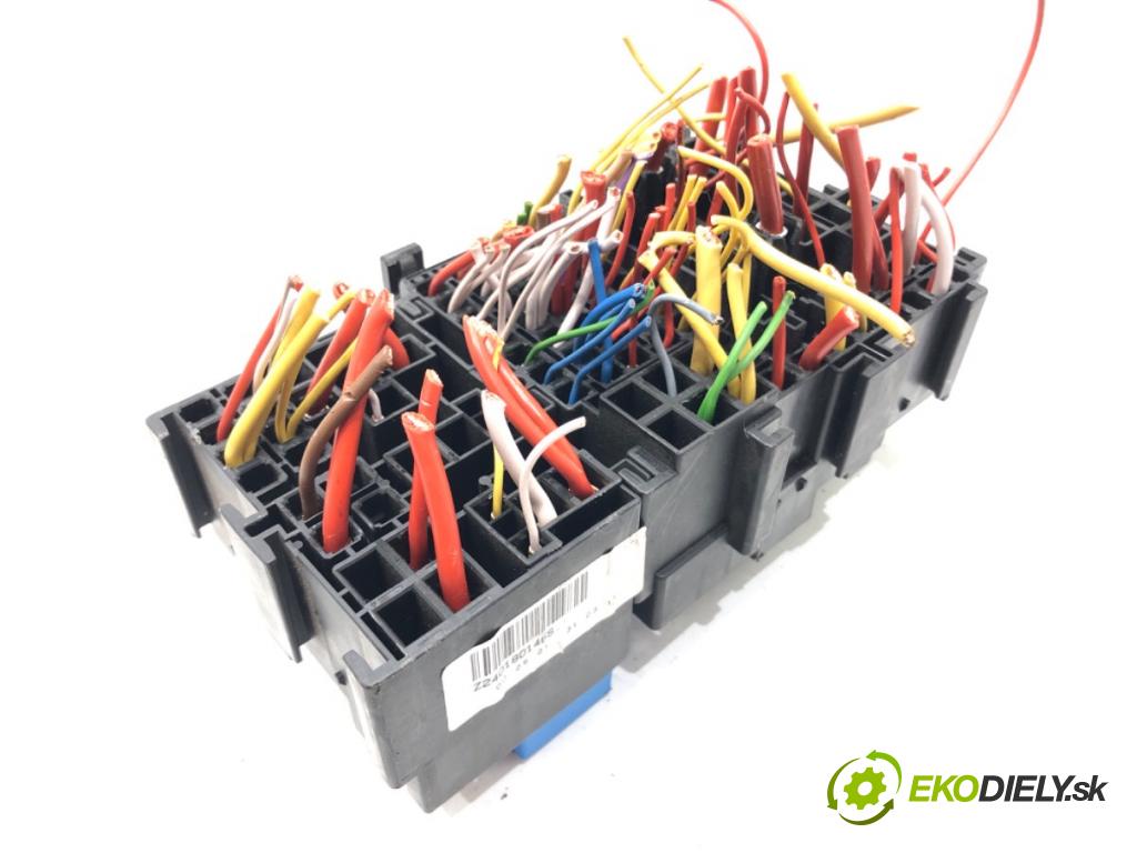 RENAULT CLIO IV (BH_) 2012 - 2022    1.2 16V 54 kW [73 KM] benzyna 2012 - 2022  skříňka poistková 240180146S (Pojistkové skříňky)