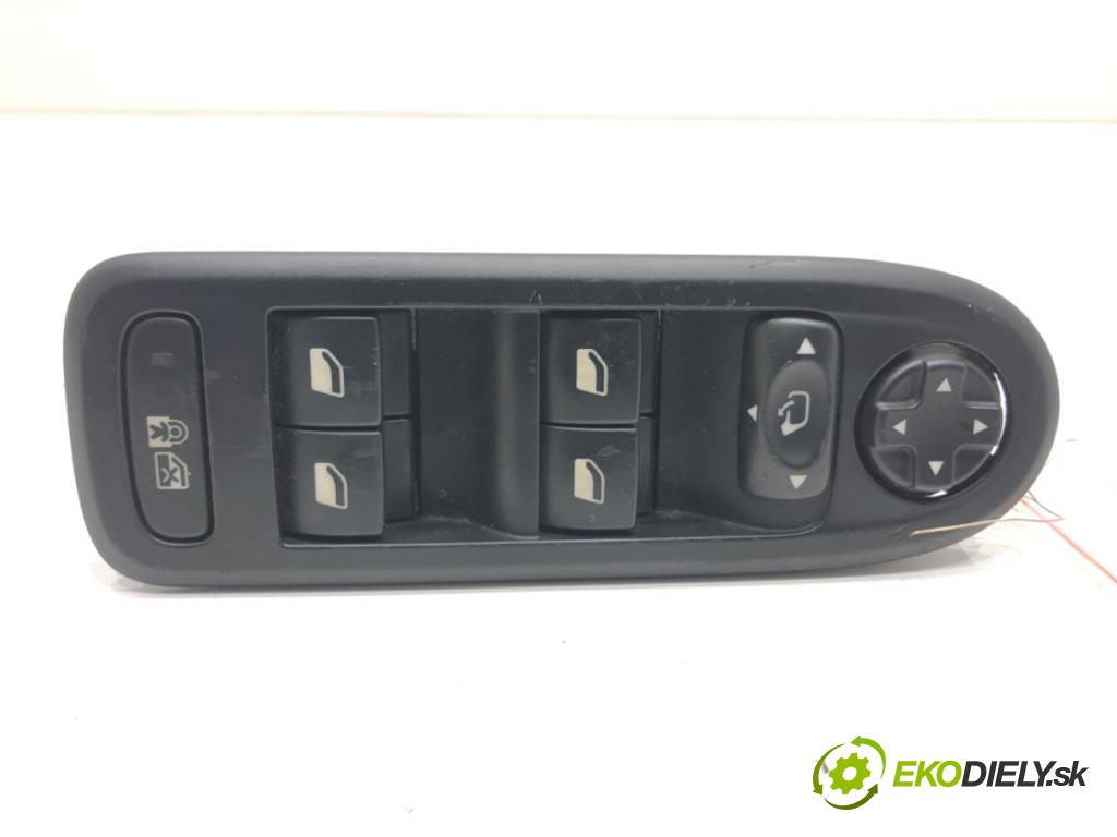 PEUGEOT 508 I (8D_) 2010 - 2018    2.0 HDi 103 kW [140 KM] olej napędowy 2010 - 2018  Prepínač okien 98026370ZD (Prepínače, spínače, tlačidlá a ovládače kúrenia)