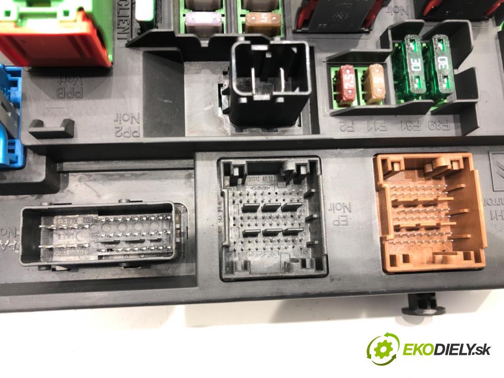 PEUGEOT 508 I (8D_) 2010 - 2018    2.0 HDi 103 kW [140 KM] olej napędowy 2010 - 2018  modul BSI 9665547580 (Pojistkové skříňky)