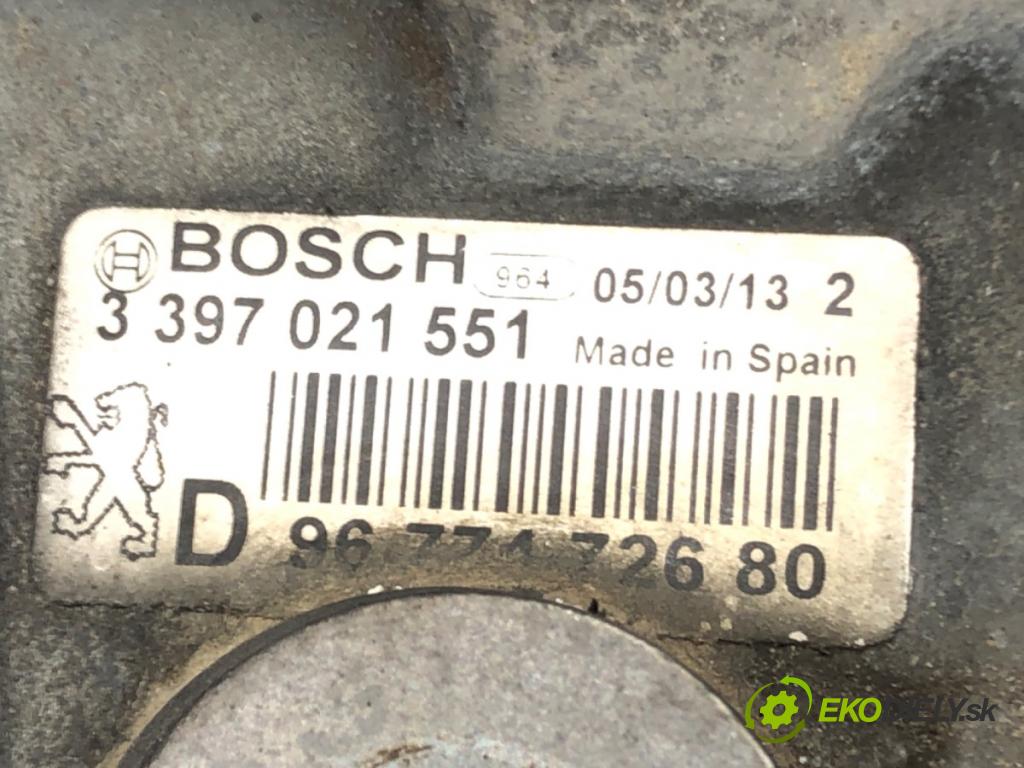 PEUGEOT 508 I (8D_) 2010 - 2018    2.0 HDi 103 kW [140 KM] olej napędowy 2010 - 2018  mechanismus stěračů pravý přední část 9677472680