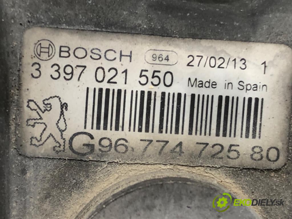 PEUGEOT 508 I (8D_) 2010 - 2018    2.0 HDi 103 kW [140 KM] olej napędowy 2010 - 2018  mechanismus stěračů levý přední část 9677472580