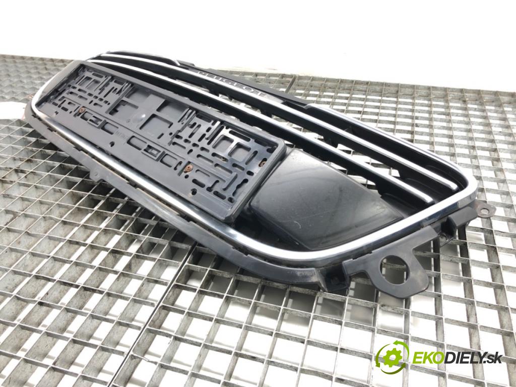 PEUGEOT 508 I (8D_) 2010 - 2018    2.0 HDi 103 kW [140 KM] olej napędowy 2010 - 2018  mřížka maska  (Mřížky (masky) chladičů)