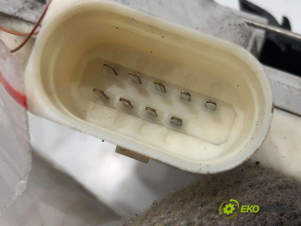 SEAT EXEO (3R2) 2008 - 2013    2.0 TDI 125 kW [170 KM] olej napędowy 2009 - 2013  zámok dveře pravý přední část 8E2837016AA