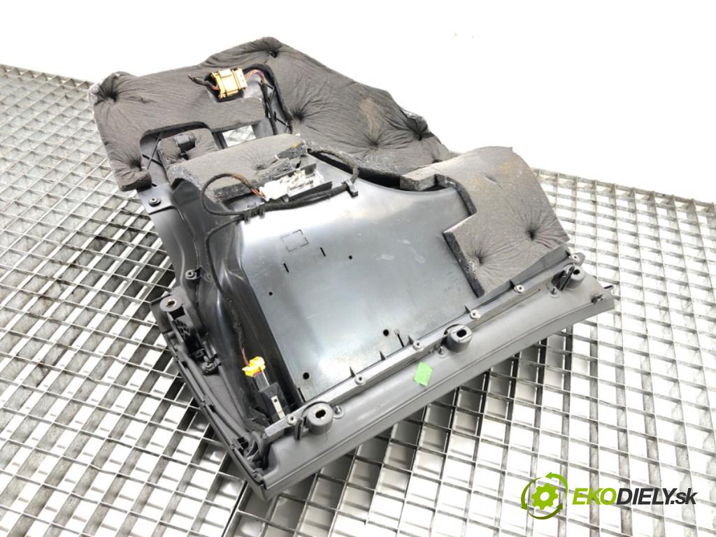 SEAT EXEO (3R2) 2008 - 2013    2.0 TDI 125 kW [170 KM] olej napędowy 2009 - 2013  Priehradka, kastlík spolujazdca  (Priehradky, kastlíky)