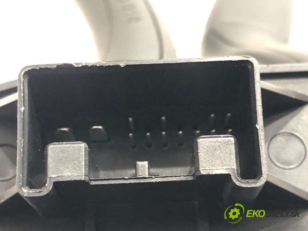 SEAT EXEO (3R2) 2008 - 2013    2.0 TDI 125 kW [170 KM] olej napędowy 2009 - 2013  Prepínač kombinovaný 8E0953549Q (Prepínače, spínače, tlačidlá a ovládače kúrenia)