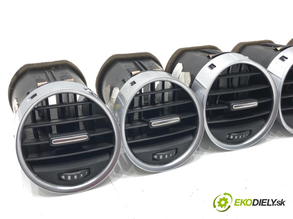 SEAT EXEO (3R2) 2008 - 2013    2.0 TDI 125 kW [170 KM] olej napędowy 2009 - 2013  Mriežky kúrenia stredna 3R0820951 (Mriežky kúrenia (fukáre))