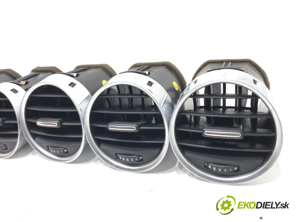 SEAT EXEO (3R2) 2008 - 2013    2.0 TDI 125 kW [170 KM] olej napędowy 2009 - 2013  Mriežky kúrenia stredna 3R0820951 (Mriežky kúrenia (fukáre))