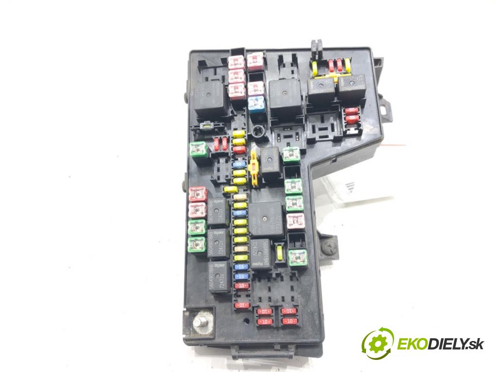 DODGE DAKOTA 2003 - 2022    3.7 157 kW [213 KM] benzyna 2003 - 2022  skříňka poistková 56049678AK (Pojistkové skříňky)