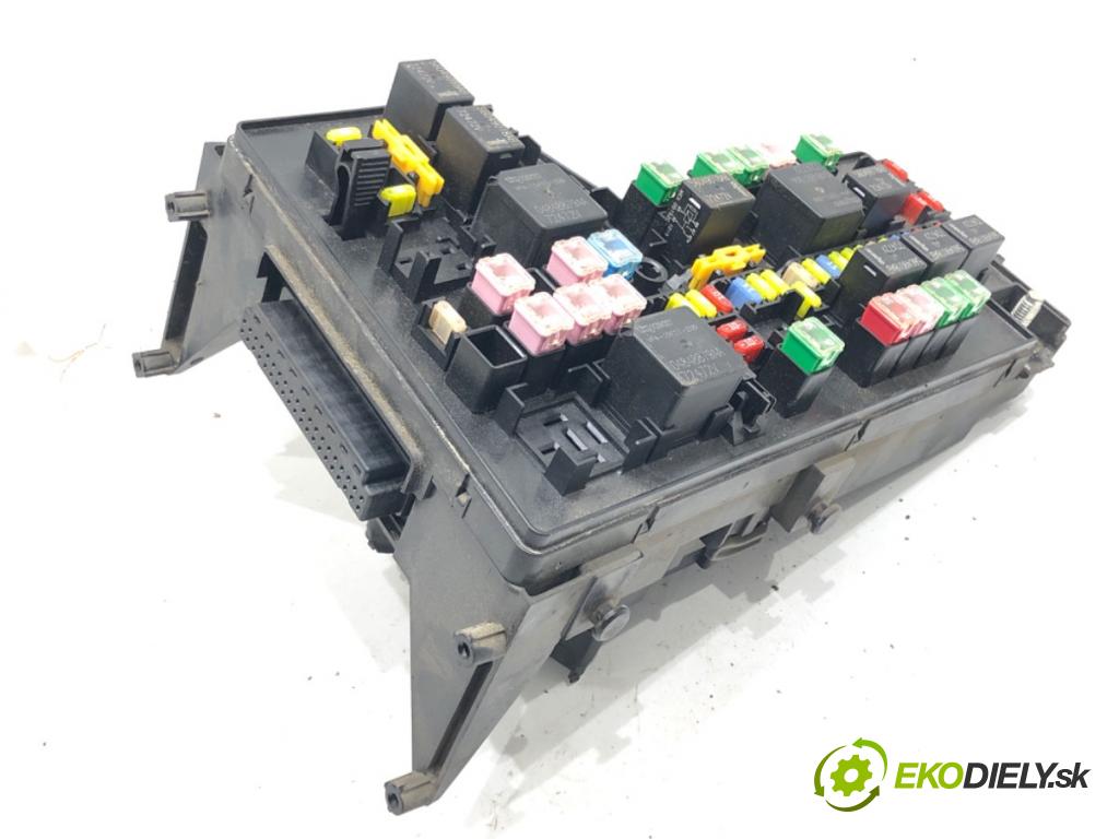 DODGE DAKOTA 2003 - 2022    3.7 157 kW [213 KM] benzyna 2003 - 2022  skříňka poistková 56049678AK (Pojistkové skříňky)