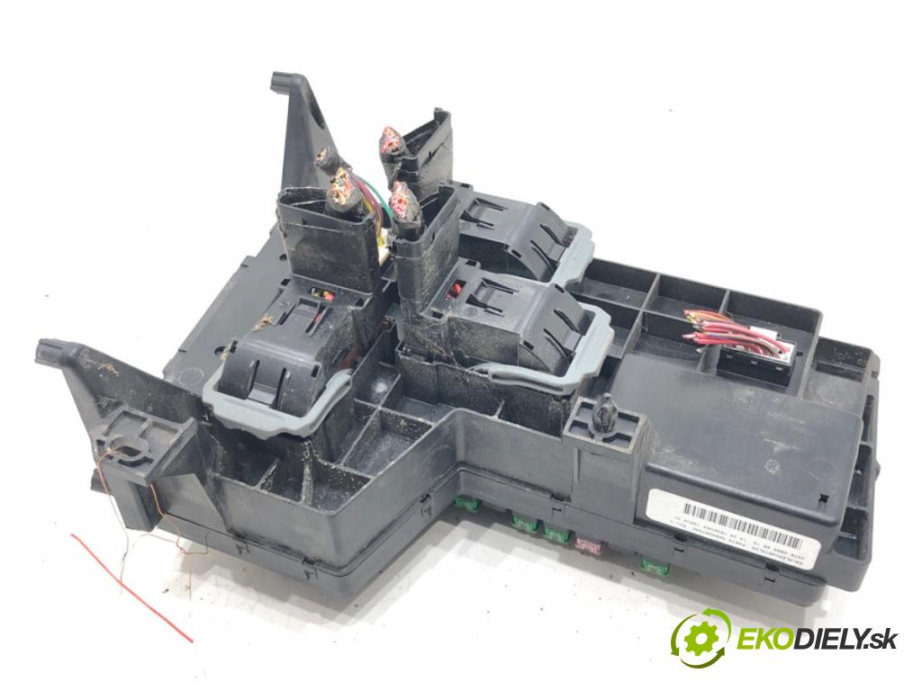 DODGE DAKOTA 2003 - 2022    3.7 157 kW [213 KM] benzyna 2003 - 2022  skříňka poistková 56049678AK (Pojistkové skříňky)