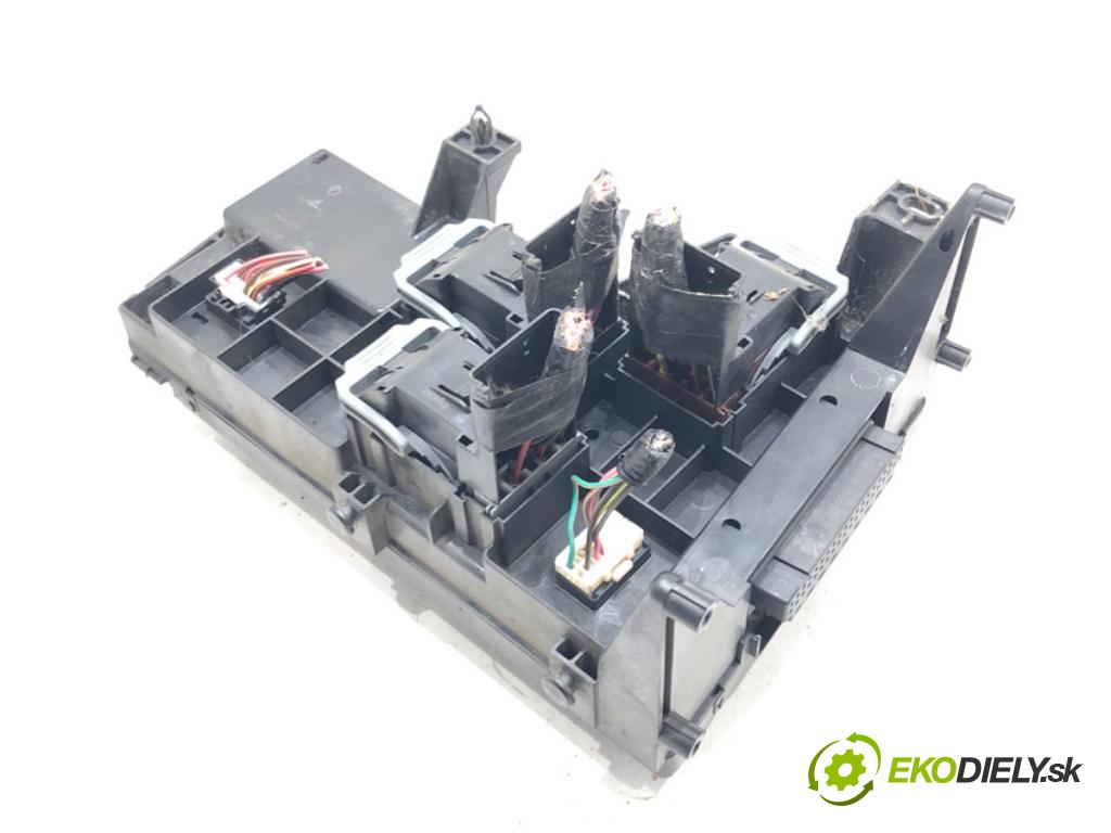 DODGE DAKOTA 2003 - 2022    3.7 157 kW [213 KM] benzyna 2003 - 2022  skříňka poistková 56049678AK (Pojistkové skříňky)