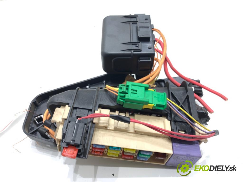 RENAULT CLIO III (BR0/1, CR0/1) 2005 - 2014    1.5 dCi (BR1C, CR1C) 76 kW [103 KM] olej napędowy 2005 - 2012  skříňka poistková  (Pojistkové skříňky)