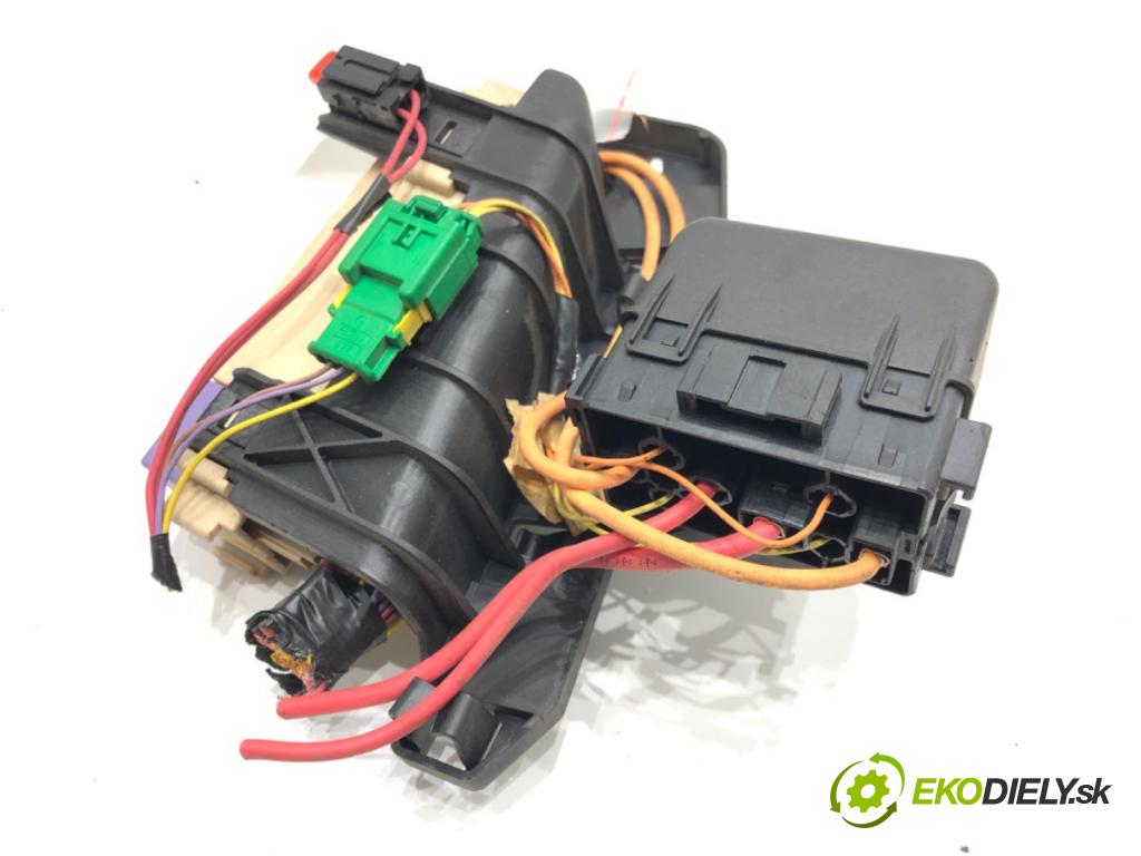 RENAULT CLIO III (BR0/1, CR0/1) 2005 - 2014    1.5 dCi (BR1C, CR1C) 76 kW [103 KM] olej napędowy 2005 - 2012  skříňka poistková  (Pojistkové skříňky)