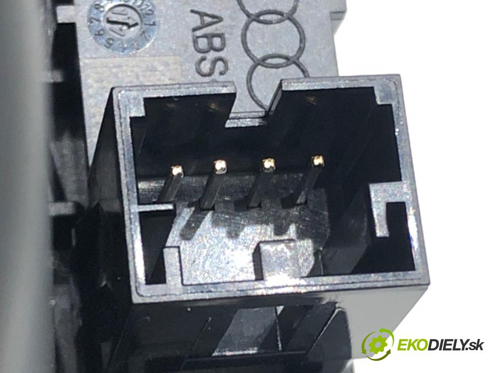 AUDI A4 Allroad B9 (8WH, 8WJ) 2016 - 2022    2.0 TFSI quattro 185 kW [252 KM] benzyna 2016 - 2022  Držiak na nápoje 8W0862533B (Úchyty, držiaky na nápoje)