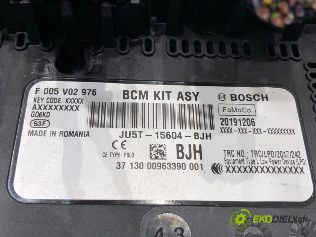 FORD ECOSPORT 2011 - 2022    1.0 EcoBoost 92 kW [125 KM] benzyna 2013 - 2022  skříňka poistková JU5T-15604-BJH (Pojistkové skříňky)