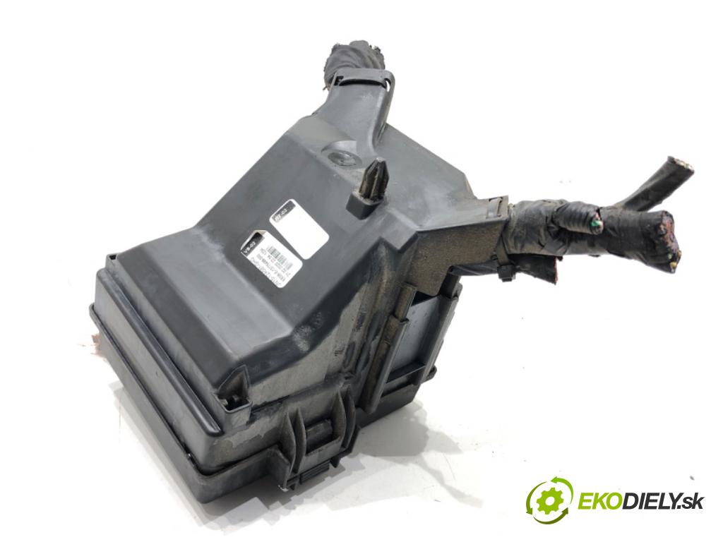 FORD ECOSPORT 2011 - 2022    1.0 EcoBoost 92 kW [125 KM] benzyna 2013 - 2022  skříňka poistková SKRZYNKA BEZPIECZNIKÓW ECOSPORT (Pojistkové skříňky)