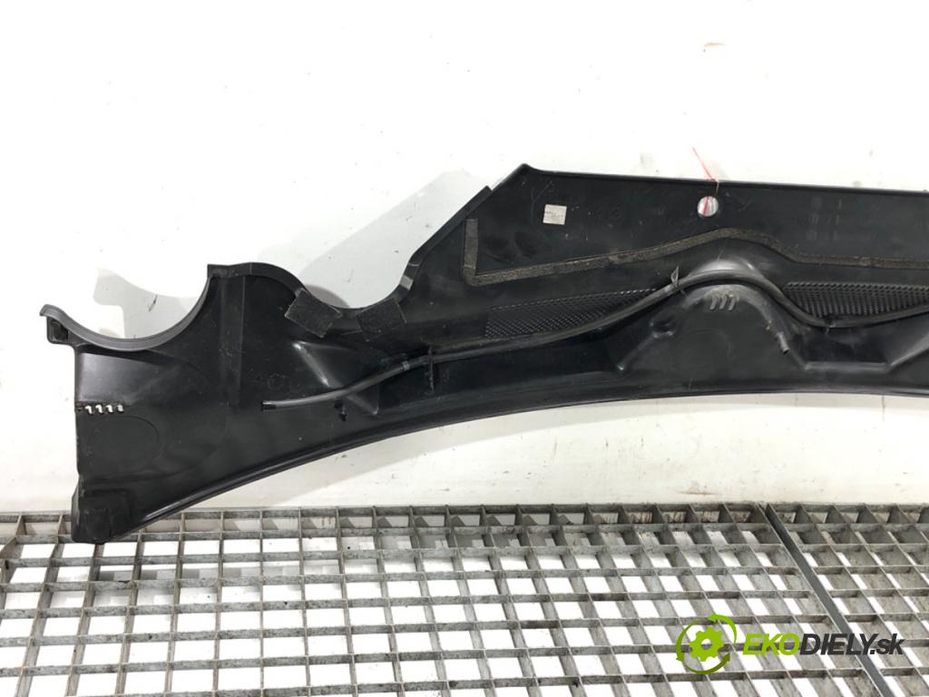 JAGUAR XJ (X351) 2009 - 2022    3.0 SDV6 202 kW [275 KM] olej napędowy 2009 - 2016  Torpédo, plast pod čelné okno AW93-F021B45-A (Torpéda)