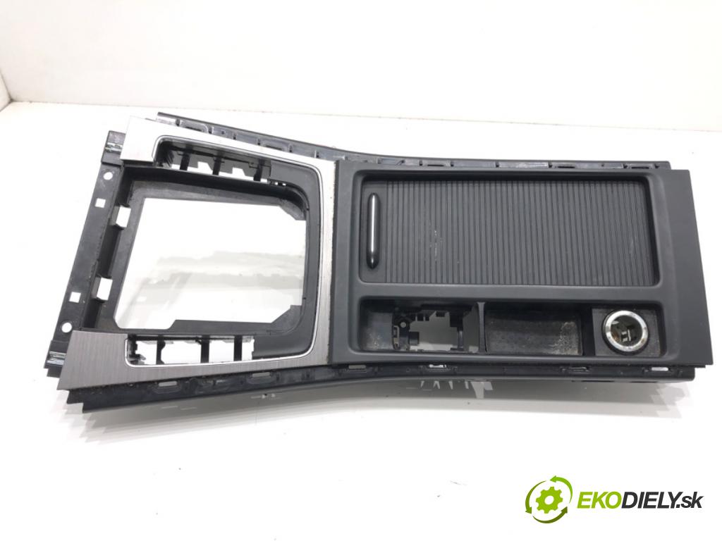 VW GOLF VII Variant (BA5, BV5) 2013 - 2022    1.6 TDI 81 kW [110 KM] olej napędowy 2013 - 2017  Držiak na nápoje  (Úchyty, držiaky na nápoje)