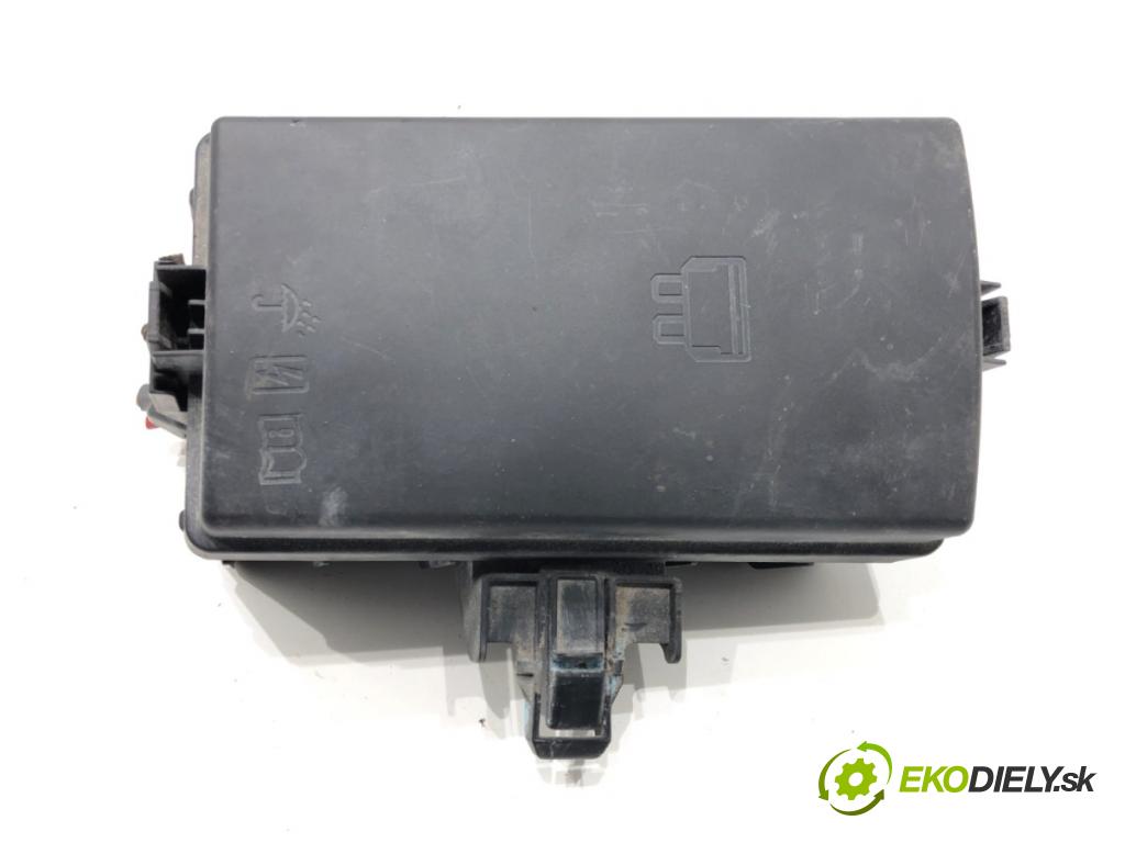 VW GOLF VII Variant (BA5, BV5) 2013 - 2022    1.6 TDI 81 kW [110 KM] olej napędowy 2013 - 2017  skříňka poistková 5Q0907361C (Pojistkové skříňky)