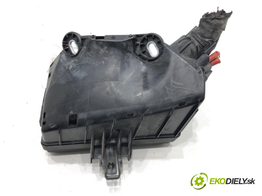 VW GOLF VII Variant (BA5, BV5) 2013 - 2022    1.6 TDI 81 kW [110 KM] olej napędowy 2013 - 2017  skříňka poistková 5Q0907361C (Pojistkové skříňky)