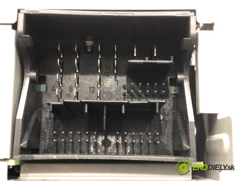 VW GOLF VII Variant (BA5, BV5) 2013 - 2022    1.6 TDI 81 kW [110 KM] olej napędowy 2013 - 2017  čítač navigácie 3Q0035819A (Ostatné)