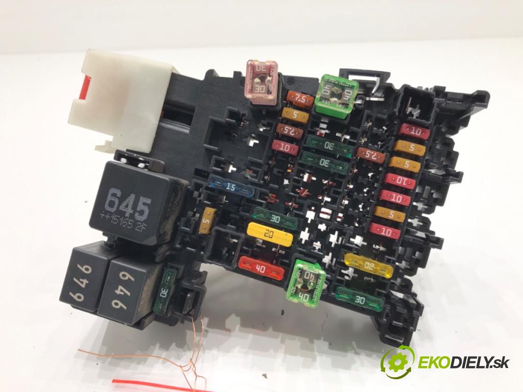 VW GOLF VII Variant (BA5, BV5) 2013 - 2022    1.6 TDI 81 kW [110 KM] olej napędowy 2013 - 2017  skříňka poistková 5Q0937615C (Pojistkové skříňky)