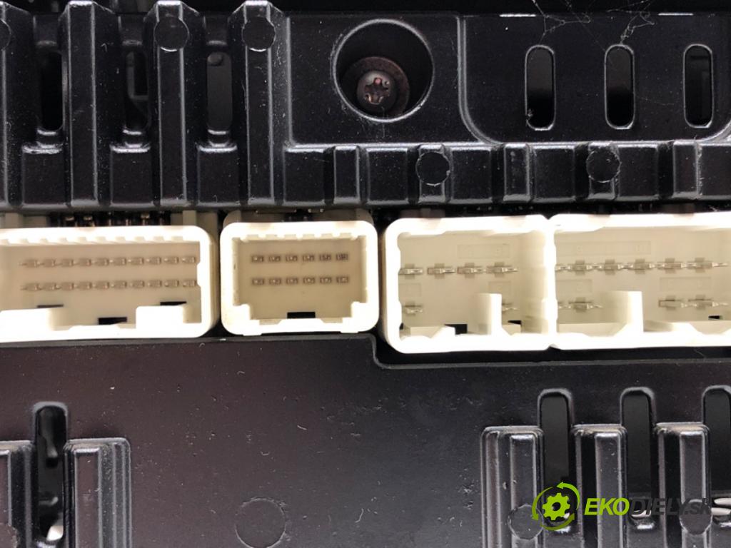 TOYOTA YARIS (_P9_) 2005 - 2014    1.0 VVT-i (KSP90_) 51 kW [69 KM] benzyna 2005 - 2011  RADIO 86120-0D200 (Audio zariadenia)