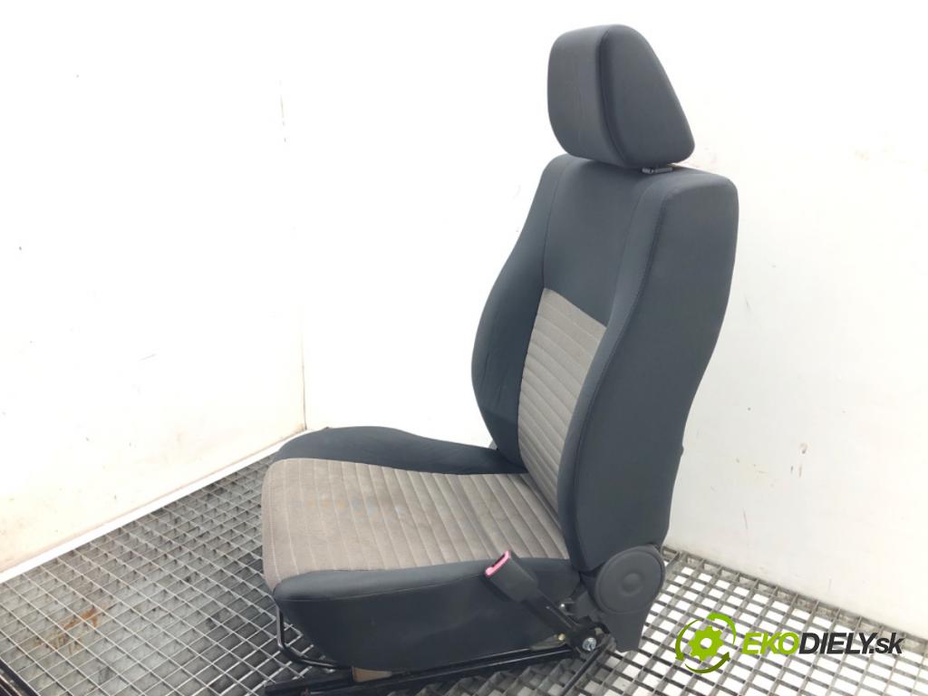 FIAT SEDICI (189_) 2006 - 2014    1.9 D Multijet 4x4 88 kW [120 KM] olej napędowy 2006 - 2011  Sedadlo pravy predný