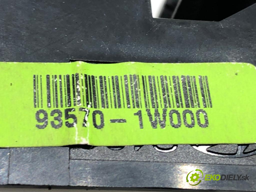KIA RIO III (UB) 2011 - 2017    1.2 51 kW [69 KM] benzyna 2011 - 2017  Prepínač okien 93570-1W000 (Prepínače, spínače, tlačidlá a ovládače kúrenia)