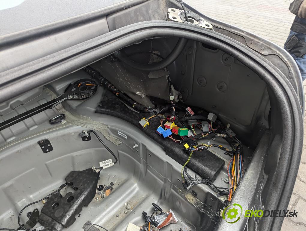 JAGUAR XJ (X351) 2009 - 2022    3.0 SDV6 202 kW [275 KM] olej napędowy 2009 - 2016  KAROSERIA ČTVRŤÁK blatník zadní část pravý levý POŠTY: prahy PODŁUŻNICA střecha PANORÁMA