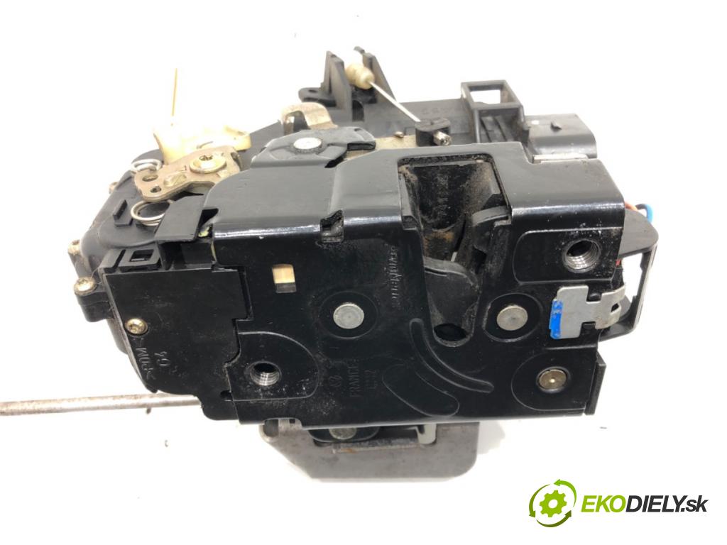 AUDI A4 B6 Avant (8E5) 2000 - 2005    1.9 TDI 74 kW [101 KM] olej napędowy 2001 - 2004  zámok dveře levý zadní část 4B1837015G