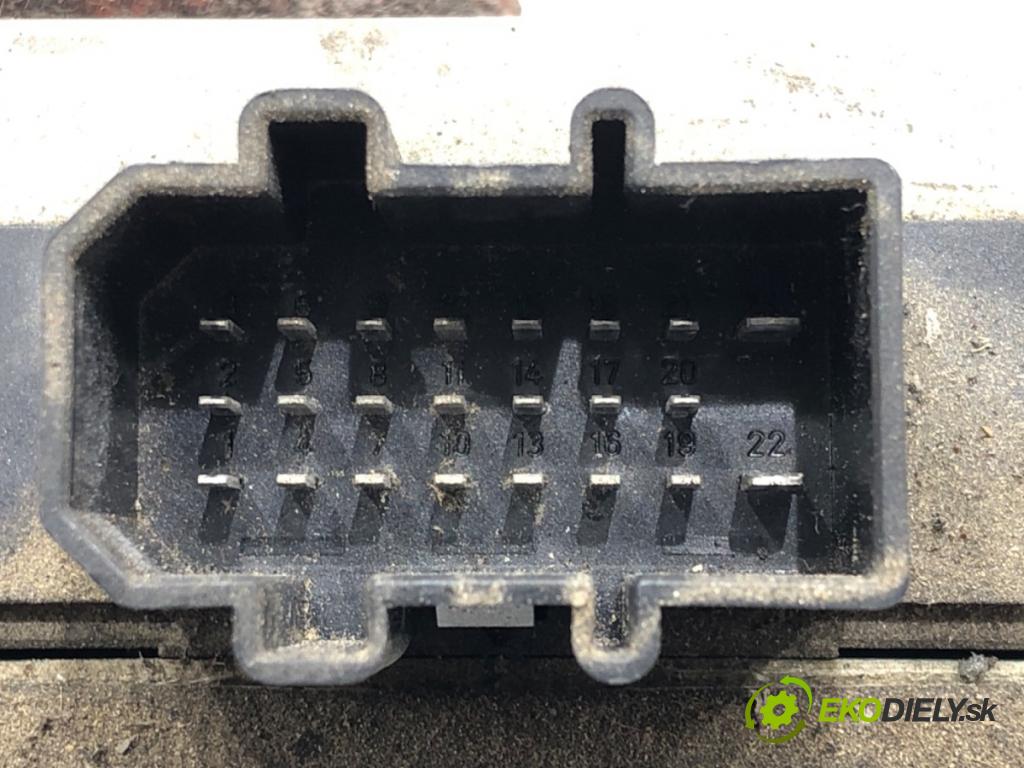 AUDI A4 B6 Avant (8E5) 2000 - 2005    1.9 TDI 74 kW [101 KM] olej napędowy 2001 - 2004  Zosilňovač 8E9035223 (Zosilňovače)